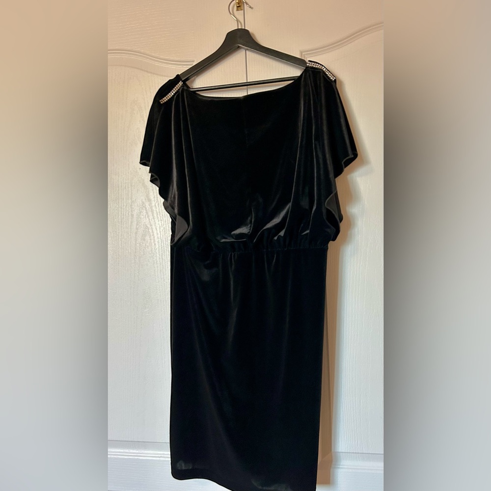 Peter Nygard Classic Black Garment Size 16